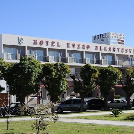 Hotel Euzko Alkartasuna Macachín エクステリア 写真
