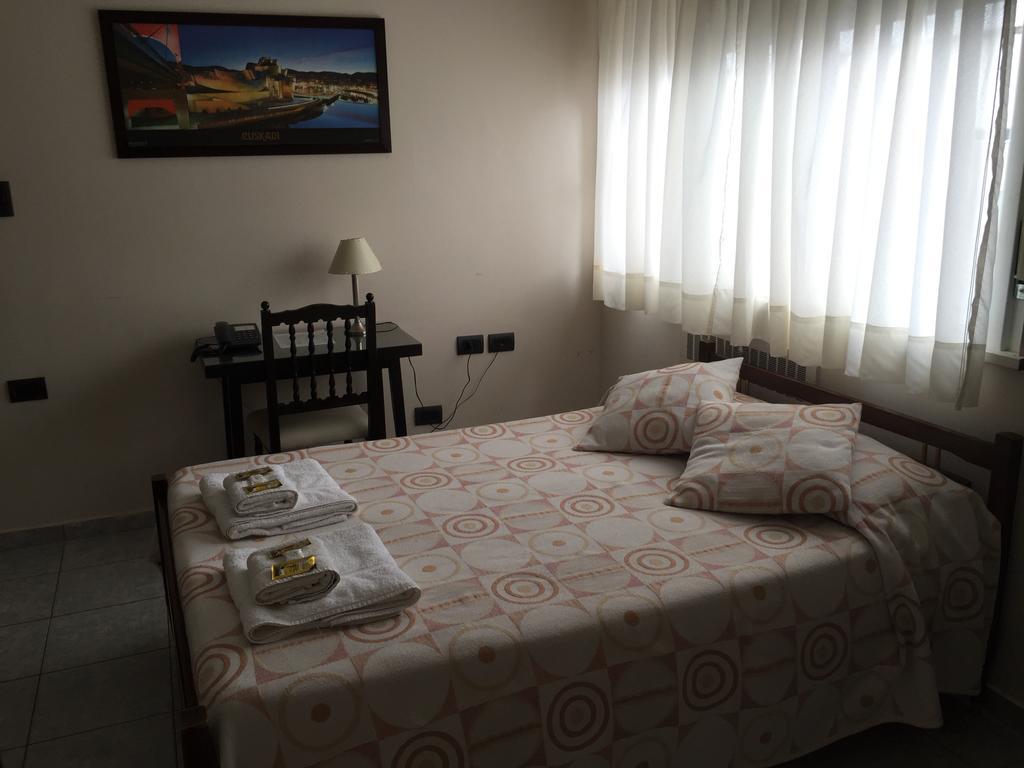 Hotel Euzko Alkartasuna Macachín エクステリア 写真