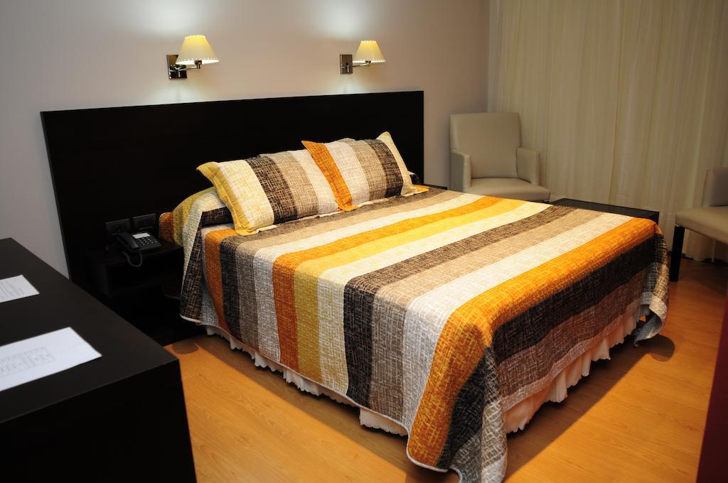 Hotel Euzko Alkartasuna Macachín 部屋 写真